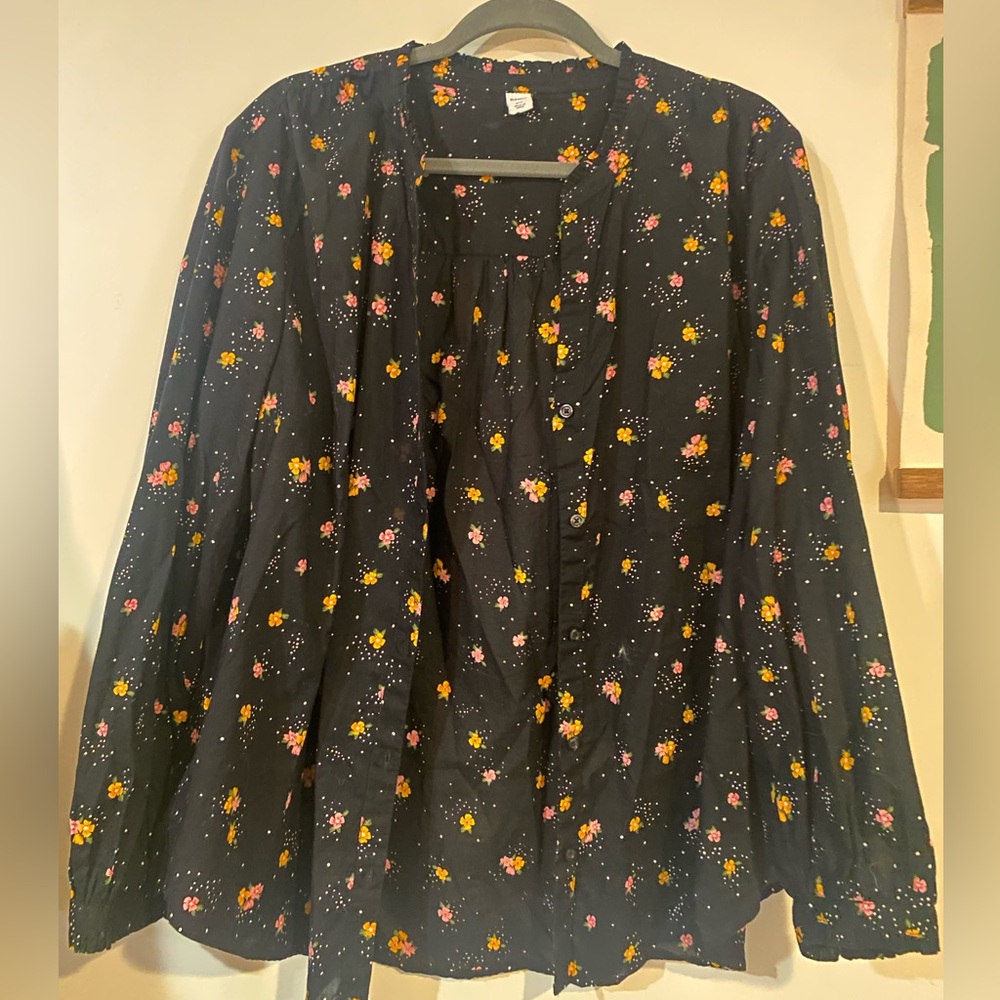 Old Navy button down floral blouse